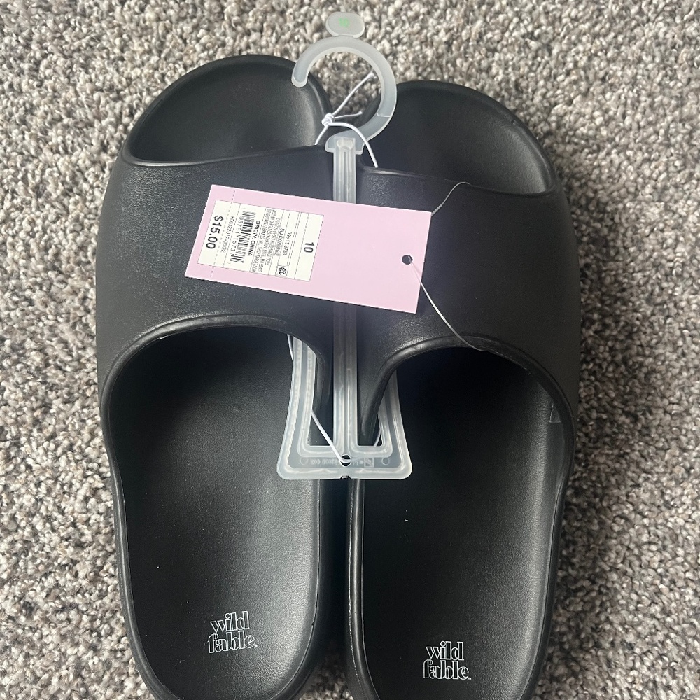 Men’s or women’s slides